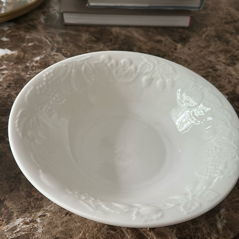 Fruit by Gibson White Serving Bowl Embossed Fruit Pattern in excellent condition